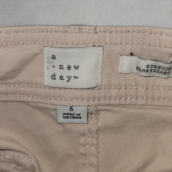A new day cream cargo shorts women's size 6 - Picture 4 of 4